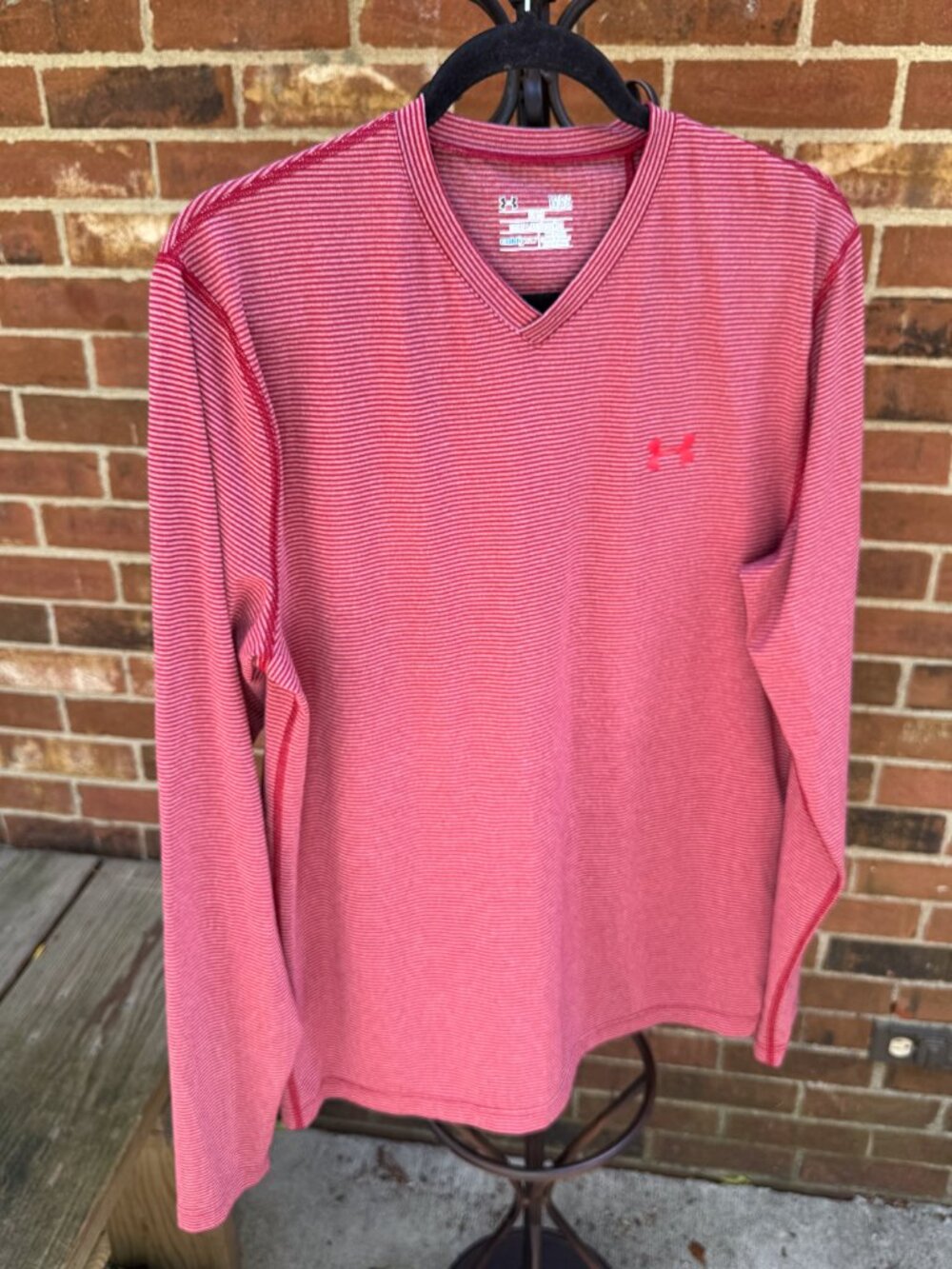 Under Armour Men's V-Neck Long Sleeve Striped Pullover Size L